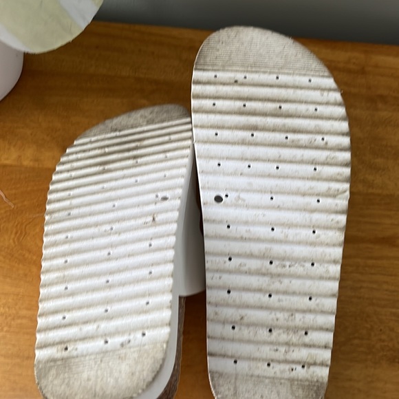 Madden girl sandal- no size on shoe 9-10? - Picture 3 of 3